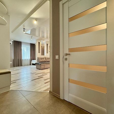 Apartpoltava Розкішна Студія З Кутовою Ванною, 1-Й Будинок Біля Корпусного Парку, Панорамний Балкон المظهر الخارجي الصورة