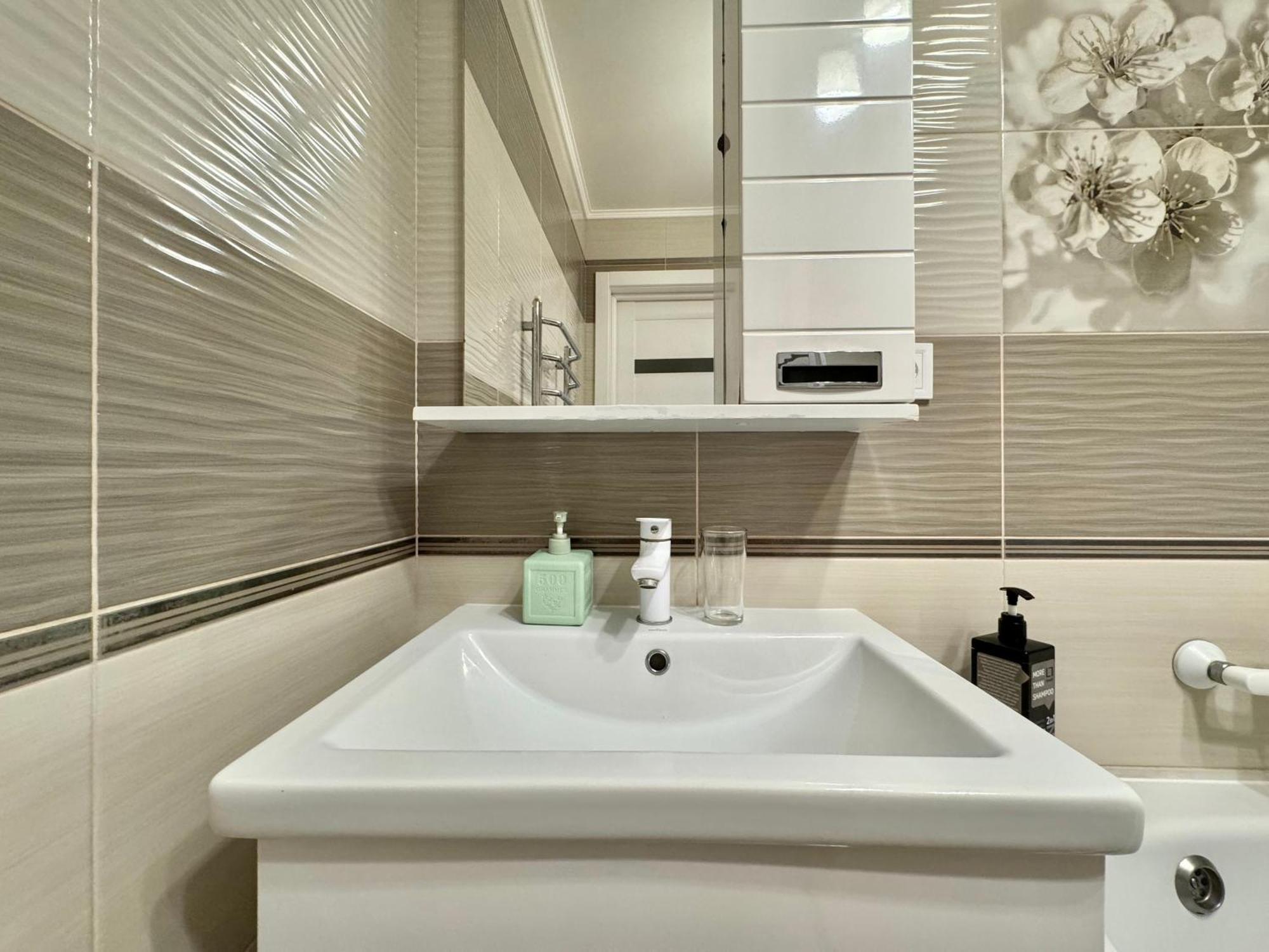 Apartpoltava Розкішна Студія З Кутовою Ванною, 1-Й Будинок Біля Корпусного Парку, Панорамний Балкон المظهر الخارجي الصورة