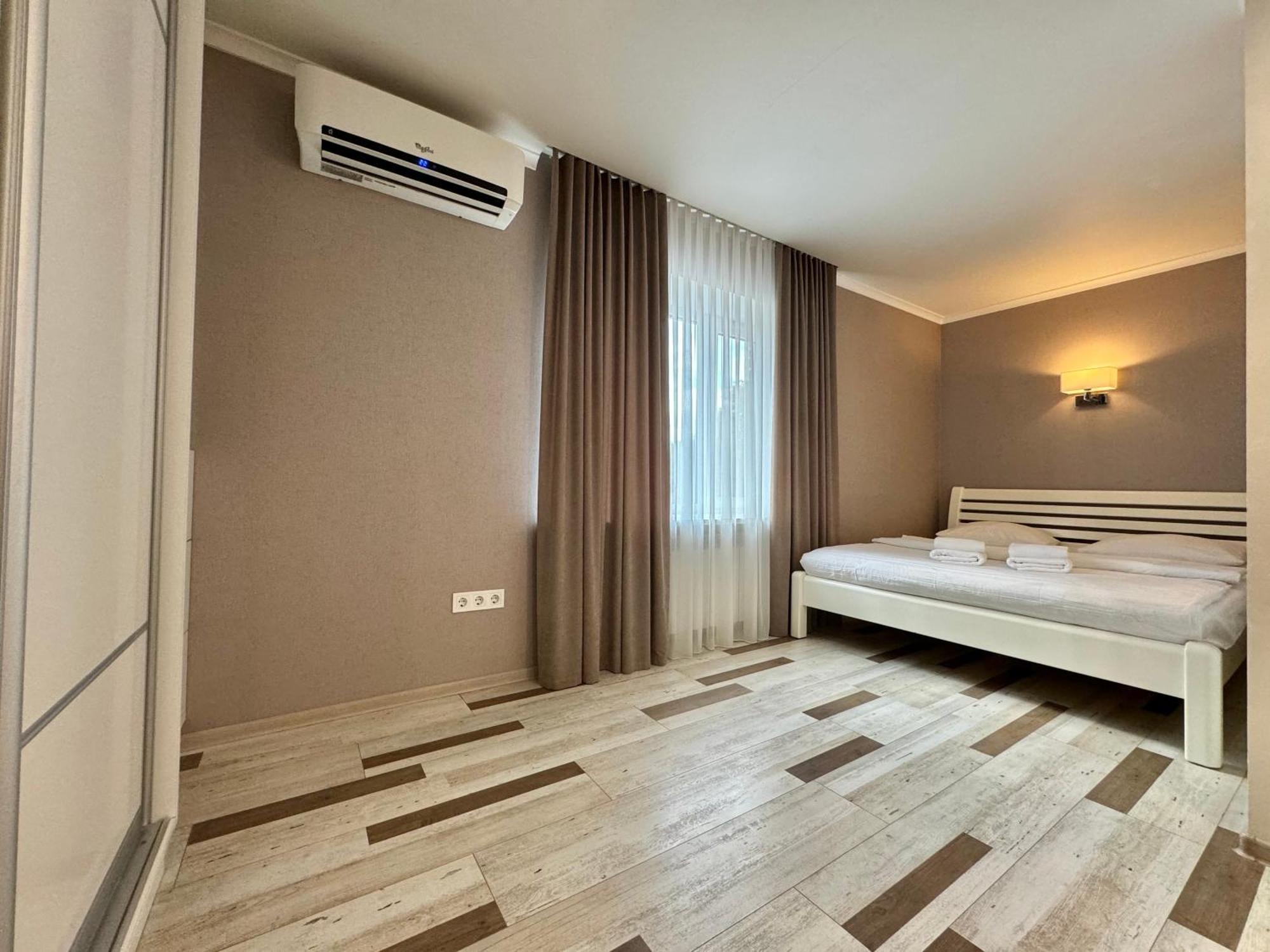 Apartpoltava Розкішна Студія З Кутовою Ванною, 1-Й Будинок Біля Корпусного Парку, Панорамний Балкон المظهر الخارجي الصورة