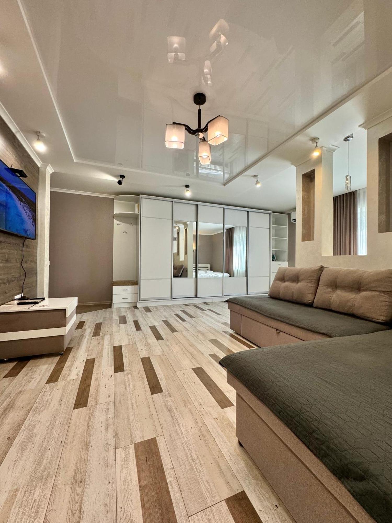 Apartpoltava Розкішна Студія З Кутовою Ванною, 1-Й Будинок Біля Корпусного Парку, Панорамний Балкон المظهر الخارجي الصورة