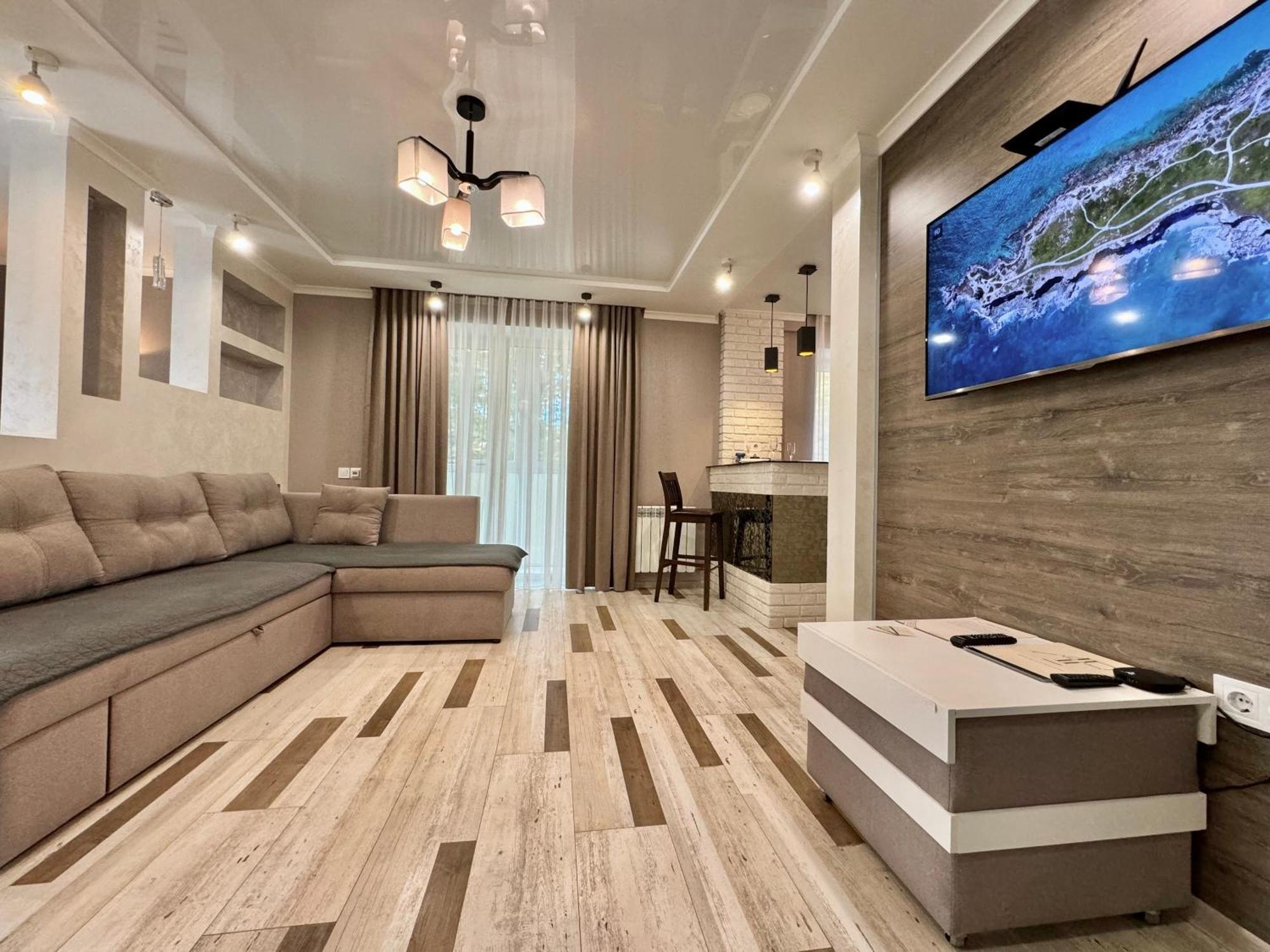 Apartpoltava Розкішна Студія З Кутовою Ванною, 1-Й Будинок Біля Корпусного Парку, Панорамний Балкон المظهر الخارجي الصورة